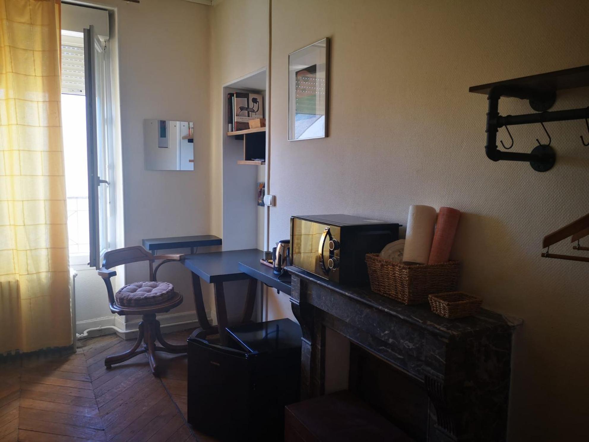 Chambres Avec Salle De Bains Et Cuisine En Centre Ville Argenton Sur Creuse Exterior foto